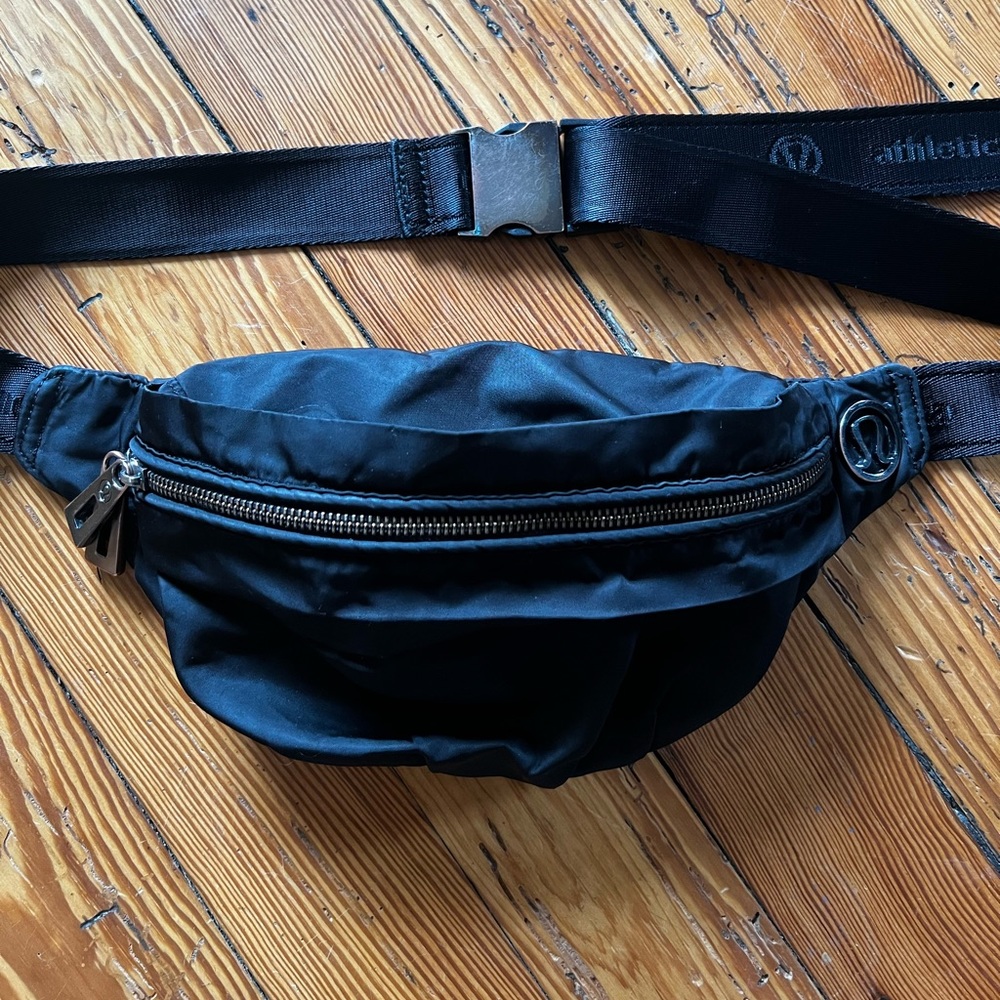 lululemon black belt bag